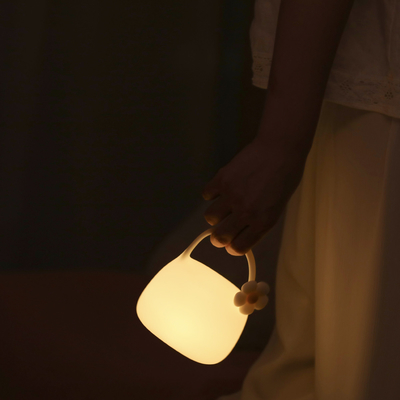 شعار مخصص محمول تصفيق التحكم باللمس LED ضوء ليلي تصميم جديد هدية عيد ميلاد غرفة نوم الأجواء السيليكون USB قابلة لإعادة الشحن