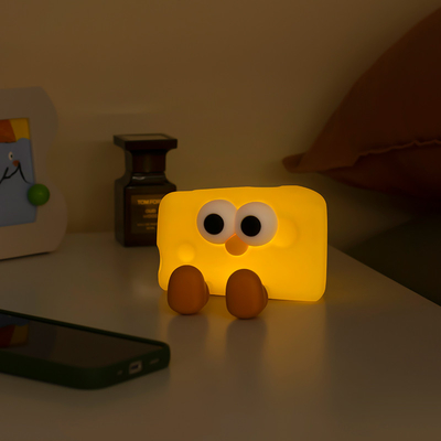 الصين المصنع التصميم الحديث USB قابلة لإعادة الشحن سيلكون طفلي ضوء الليل مصباح المنزل الذكي الإضاءة مع تصميم الجبن لغرفة نوم الفتيات