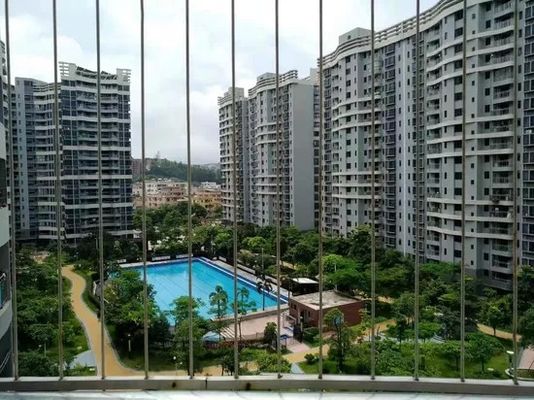 حاجز شرفة غير مرئي من الفولاذ المقاوم للصدأ بدرجة 316 مع تصنيف أمان B وفجوة مسافة سلك 5 سم