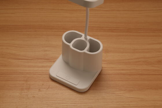 مصباح طاولة غرفة الدراسة مصمم لتعزيز أجواء غرفة النوم يقدم بناءً ودائمًا وإضاءة مع تغليف مضغوط