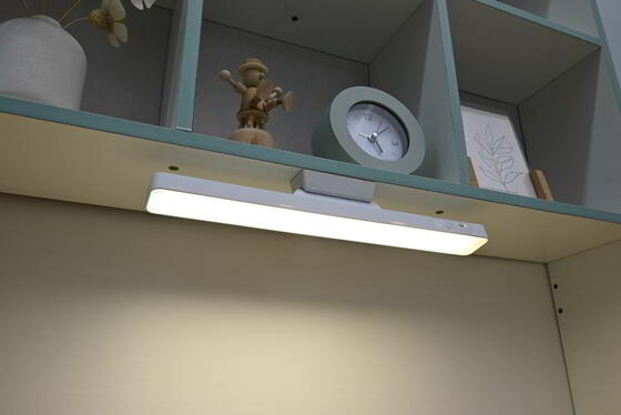 ضوء مغناطيسي قوي يحتوي على حماية العين يمكن إعادة شحنها 800mA مصباح ضوء بارد