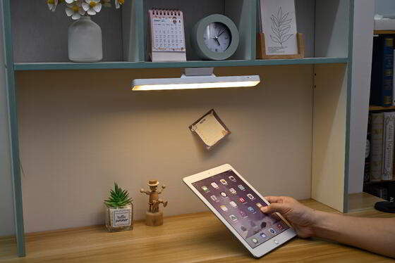 ضوء مغناطيسي قوي يحتوي على حماية العين يمكن إعادة شحنها 800mA مصباح ضوء بارد