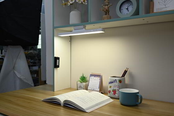 ضوء مغناطيسي قوي يحتوي على حماية العين يمكن إعادة شحنها 800mA مصباح ضوء بارد