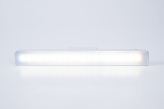 مصباح قراءة معتمد من CE FCC مزود بقاعدة مغناطيسية وزوايا إضاءة قابلة للتعديل مثالي لجلسات القراءة الطويلة