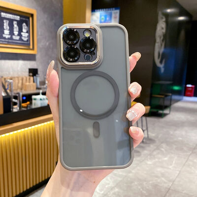 أزياء مغناطيسية نصف شفافة غلاف الهاتف مقاوم للصدمات iPhone 17