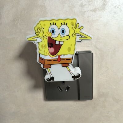 مصباح ليلي يعمل بالكهرباء يوفر إضاءة متسقة وموفرة للطاقة لعدة أماكن