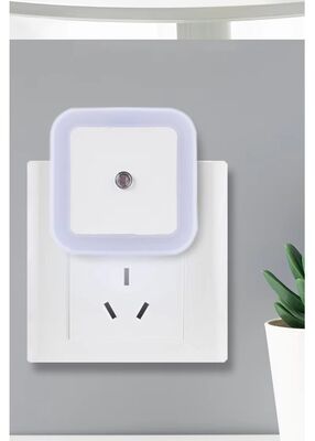 ضوء ليلي لطيف من البلاستيك يمنح ضوء دافئ ناعم