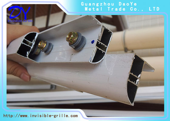 مسار سكة حديد من الألومنيوم باللون الأبيض الرمادي 1.5 مم للأطفال مصبغة غير مرئية